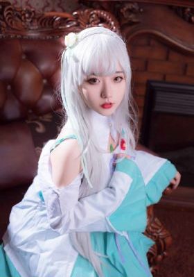 奇怪的她